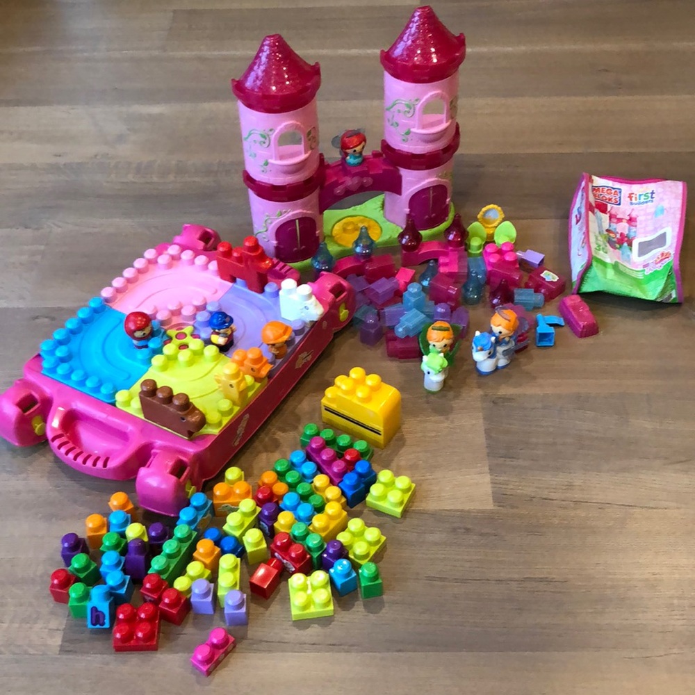 Giant lot of Mega Bloks including castle, table, figures